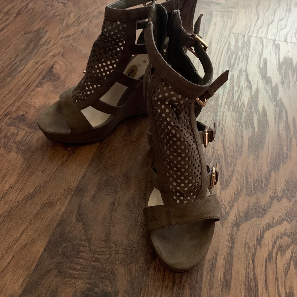 Guess wedges